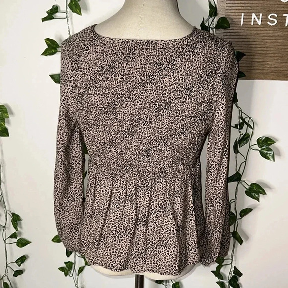 Urban Romantics Leopard Peplum Style Top - Picture 3 of 4